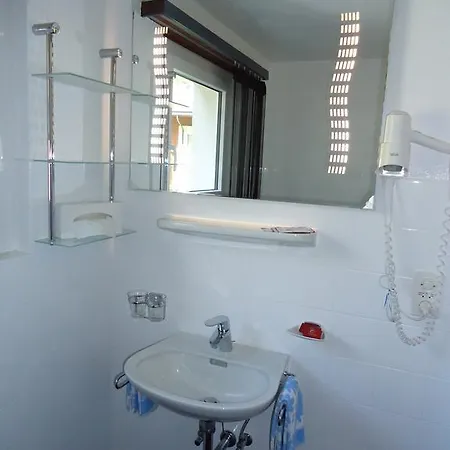 Primavera מלון 2*